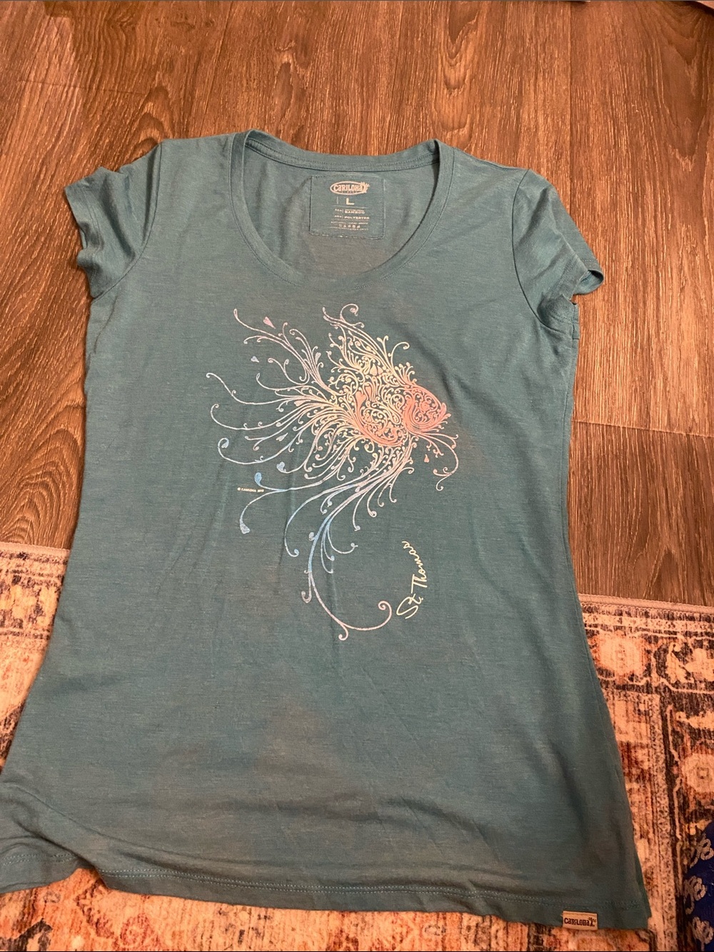 Cariloha Teal Short Sleeve Scoop Neck Tee with Fish Graphic; size L